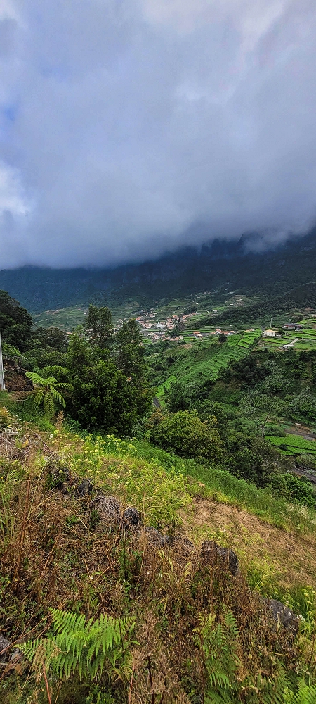 15 May 2022 Big loop in the eastern São Vicente valley — Descent to Ribeira Grande and ascent to Achada do Til — photo 2