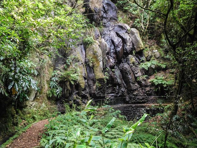 15.08.2017 Rundwanderung in Achadas da Cruz — Felswandpassage — Foto 1