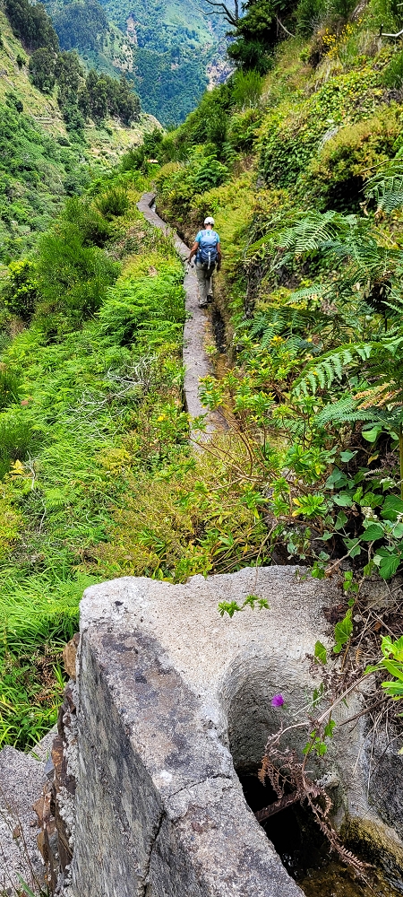 Levada da Pedreira — Com vista vale abaixo — foto 11