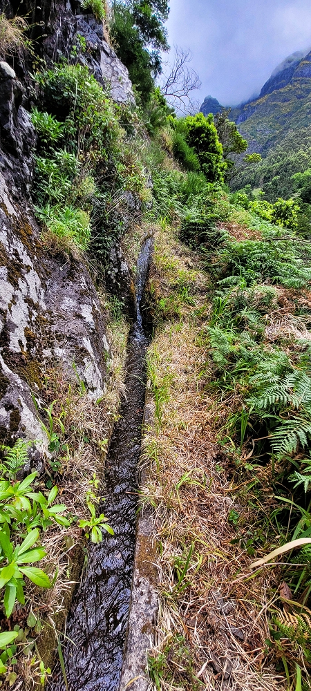 Levada da Pedreira — Com vista vale abaixo — foto 13