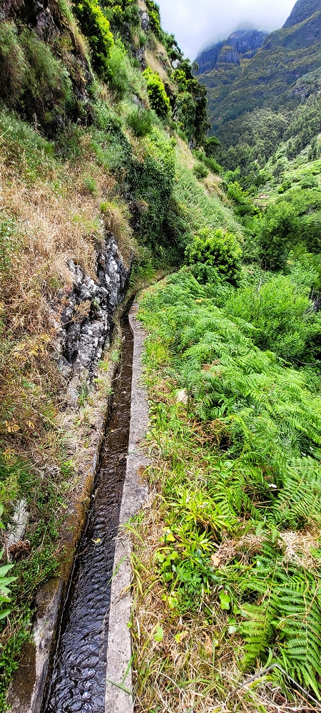Levada da Pedreira — Com vista vale abaixo — foto 16