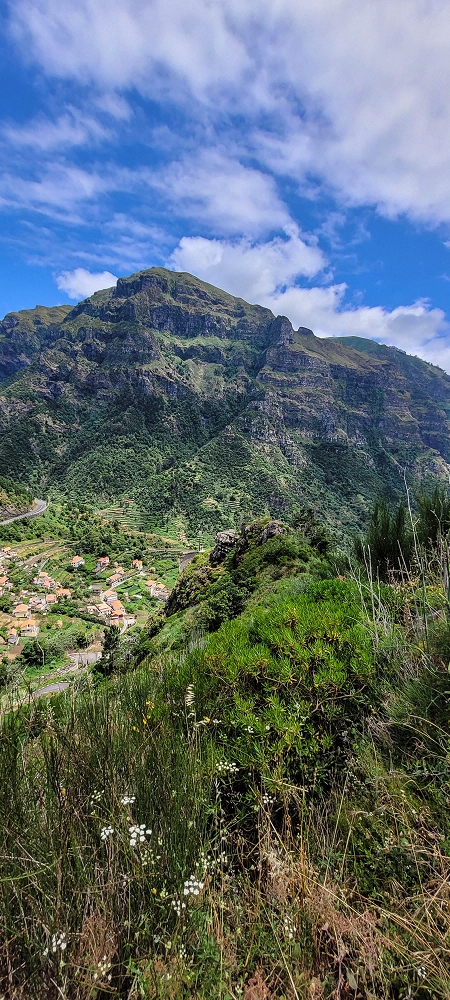 Levada da Pedreira — Os 3 palheiros acima da Eira da Moura — foto 2