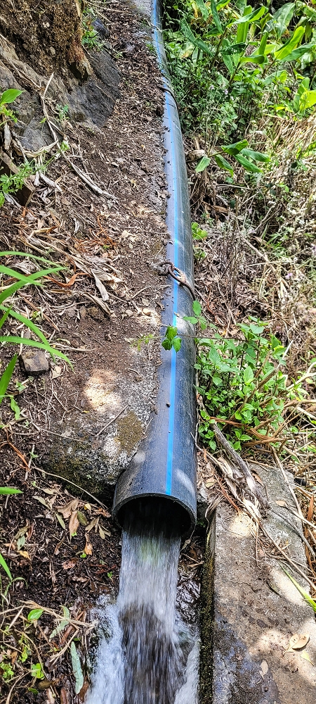 Levada da Eira da Moura — A ponte de tubos sobre a Ribeira da Faja das Eguas — foto 5