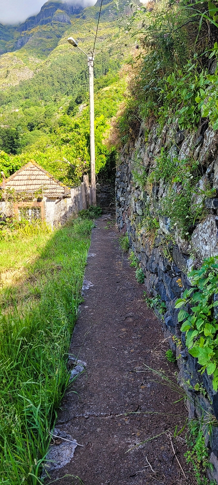 16.06.2022 Levadaexpedition in Serra de Agua — Abfluss auf die Felder — Foto 1