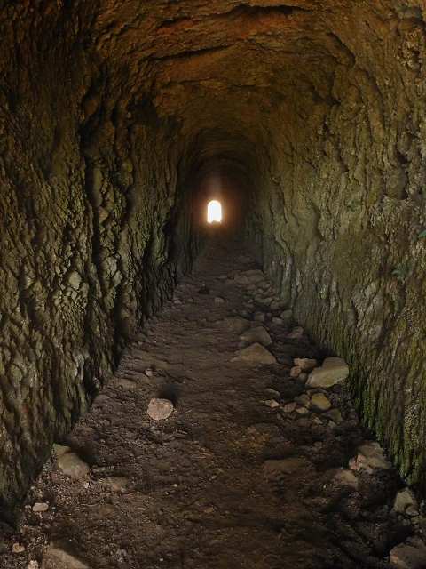 Levada do Risco — 2 tunnels recall the former levada — photo 2