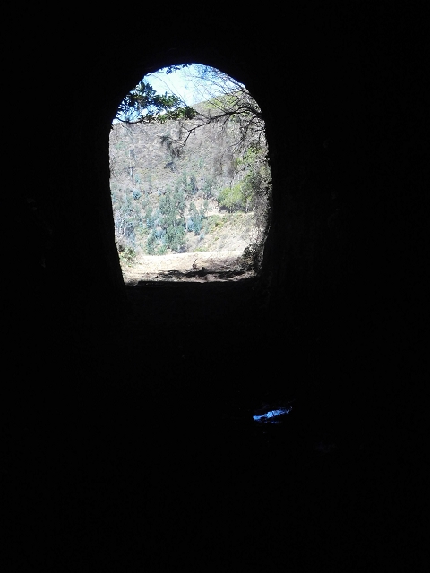 16.08.2017 Suche nach dem Furado Velho über die südliche 'Levada do Furado Velho' — Der Tunnel unter dem Rocadas-Lombo — Foto 6