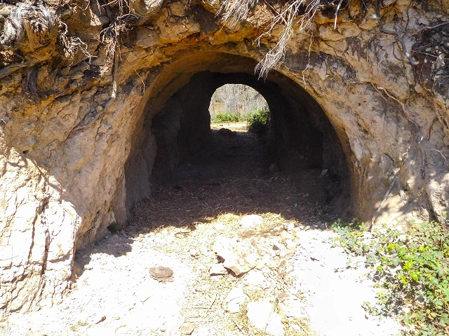 Levada do Risco — 2 tunnels recall the former levada — photo 4