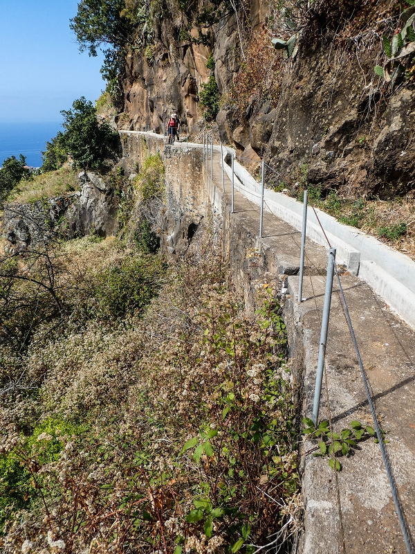 Levada do Coronel — Weiter bis zu den ersten Häusern — Foto 12