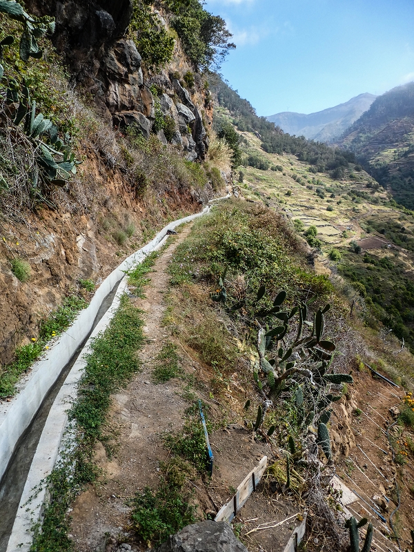 Levada do Coronel — Weiter bis zu den ersten Häusern — Foto 11
