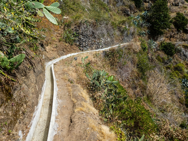 Levada do Coronel — Weiter bis zu den ersten Häusern — Foto 9
