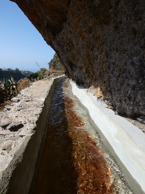 Levada do Coronel — Weiter bis zu den ersten Häusern — Foto 7