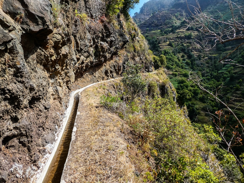 Levada do Coronel — Weiter bis zu den ersten Häusern — Foto 4