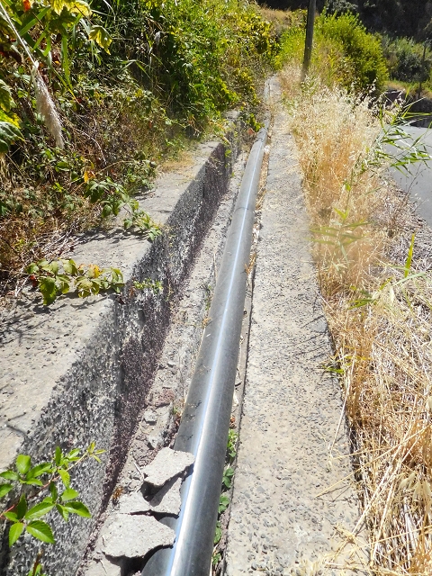 17 de agosto de 2017 3 levadas no vale inferior de Tabua — Em parte coberto de vegetação, em parte sobre pontes, até Corujeira — foto 2