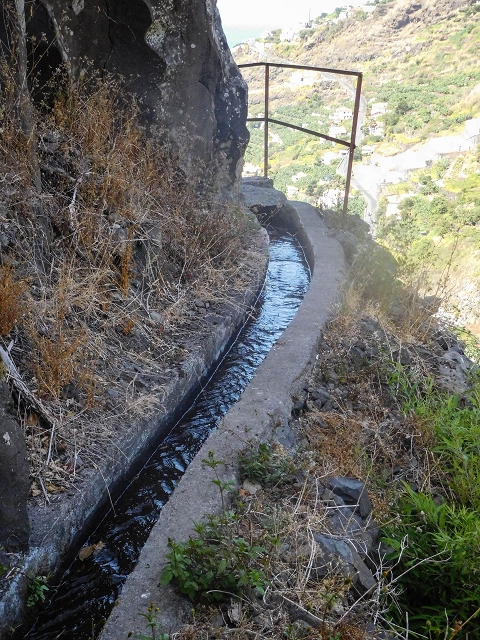 17 de agosto de 2017 3 levadas no vale inferior de Tabua — Em parte coberto de vegetação, em parte sobre pontes, até Corujeira — foto 14