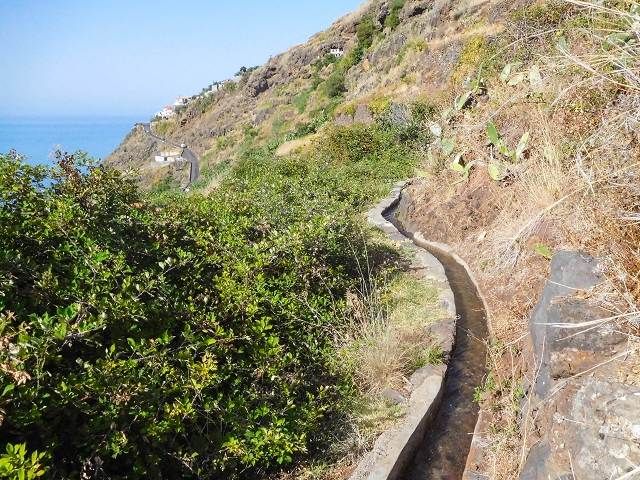 Levada das Voltas — Oberhalb der Felder aussichtsreich und genussvoll — Foto 9