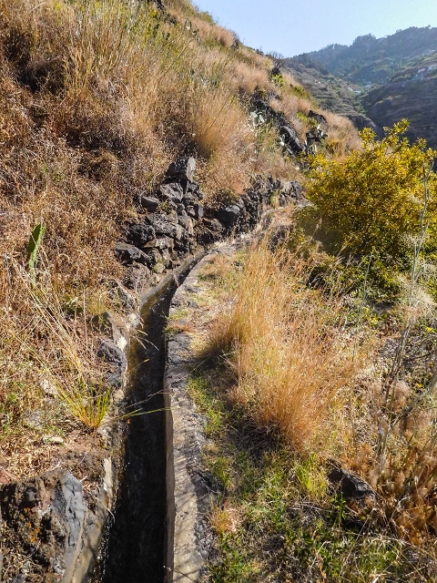 Levada das Voltas — Oberhalb der Felder aussichtsreich und genussvoll — Foto 6