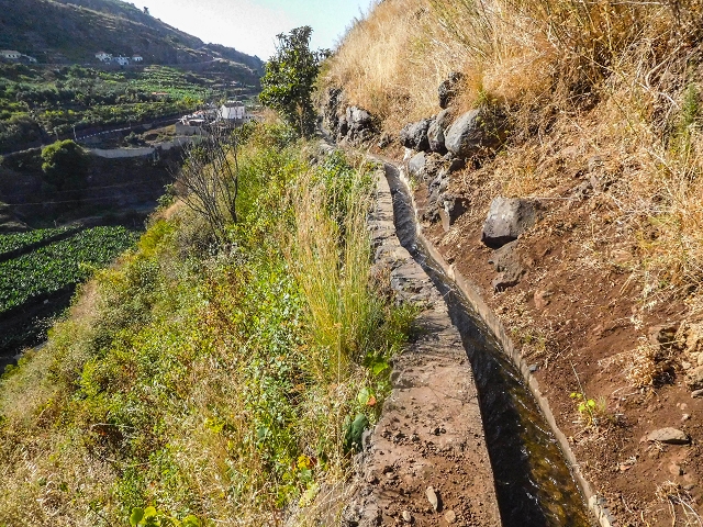 Levada das Voltas — Oberhalb der Felder aussichtsreich und genussvoll — Foto 5