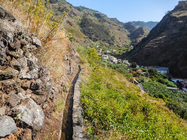 Levada das Voltas — Oberhalb der Felder aussichtsreich und genussvoll — Foto 4