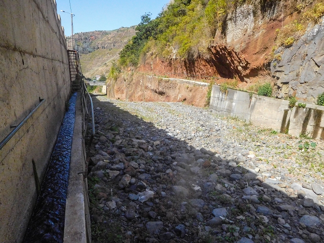 Levada das Voltas — Doppelmadre in der Ribeira da Tabua zusammen mit der Levada da Corujeira — Foto 5