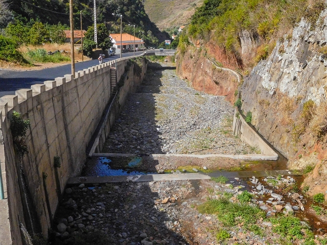 Levada das Voltas — Doppelmadre in der Ribeira da Tabua zusammen mit der Levada da Corujeira — Foto 1