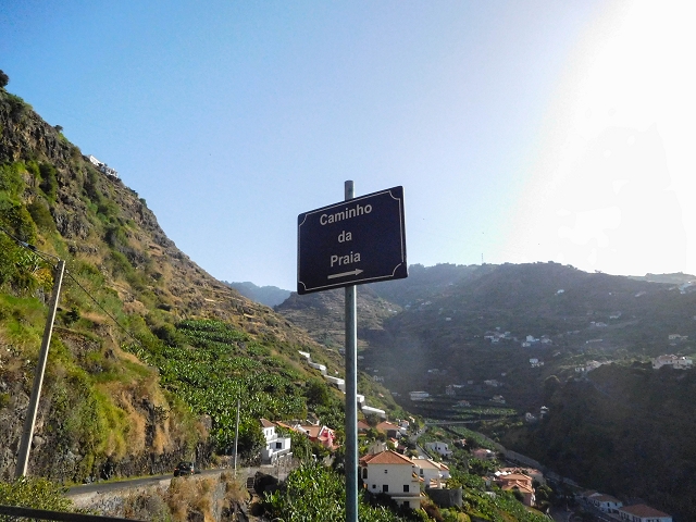17 de agosto de 2017 3 levadas no vale inferior de Tabua — Subida da rotunda de Tabua à ER-222 e entrada na Levada das Voltas — foto 9
