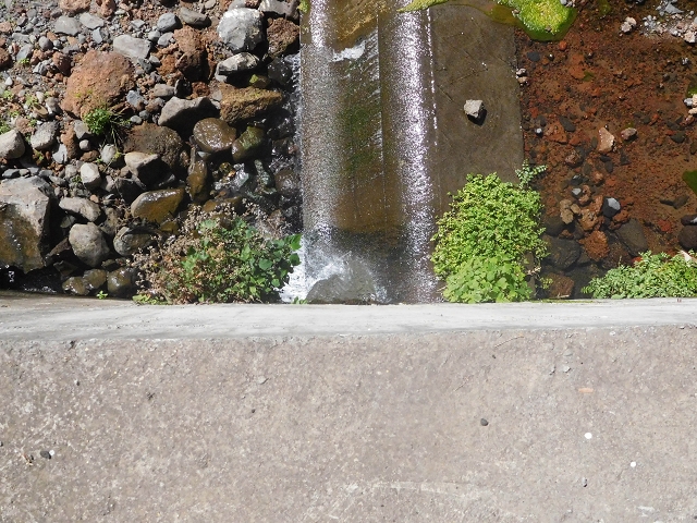 17 de agosto de 2017 3 levadas no vale inferior de Tabua — O antigo aqueduto do Moinho da Terca com a levada de adução — foto 3