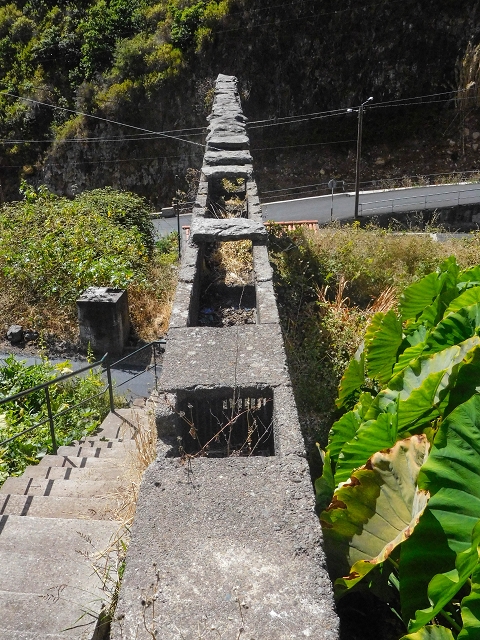 Levada das Voltas — Zuführende Levada mit Wassermühle — Foto 2