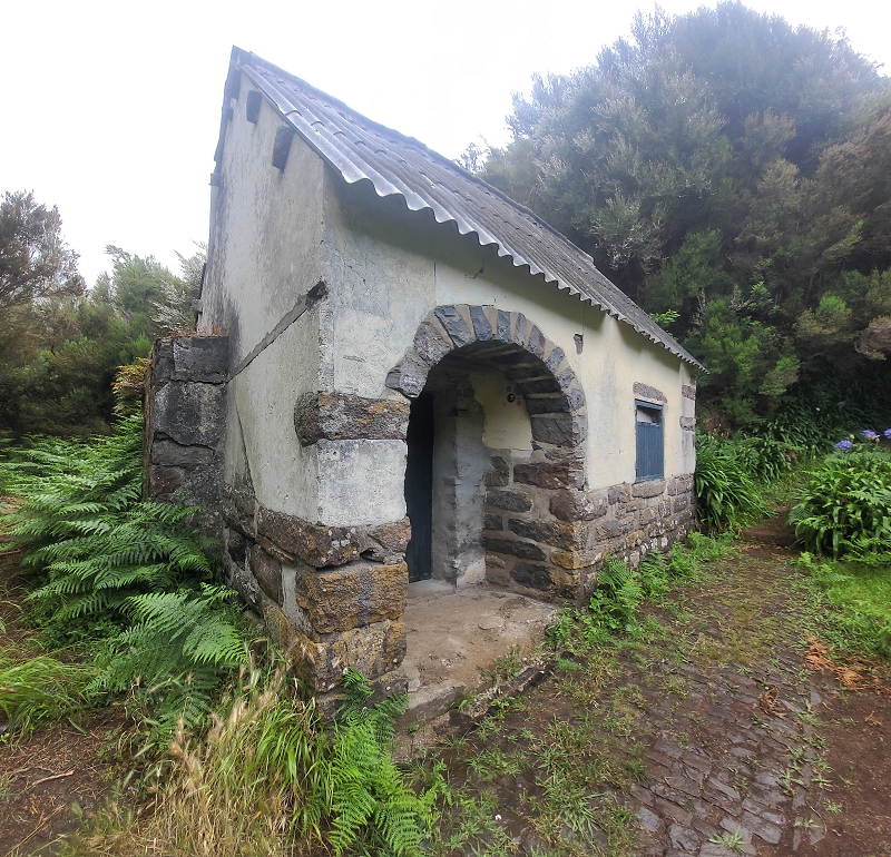 18.06.2024 Rocha Vermelha, eine meiner Lieblingslevadas — Abstieg zur Levada da Rocha Vermelha — Foto 4