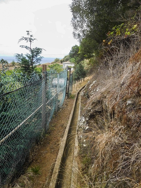 Levada do Poco do Arvoredo — Entlang der Felder zum Caminho da Praia do Lorano — Foto 5