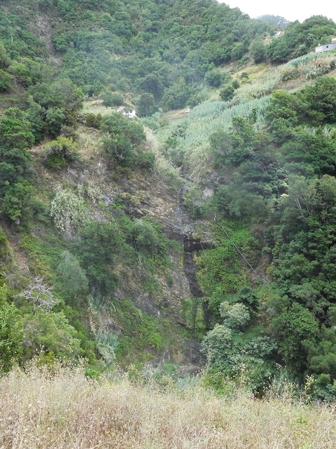 Levada da Maiata — Madre, afluência da Levada da Portela e tubagem no Corrego da Nozelha — foto 6