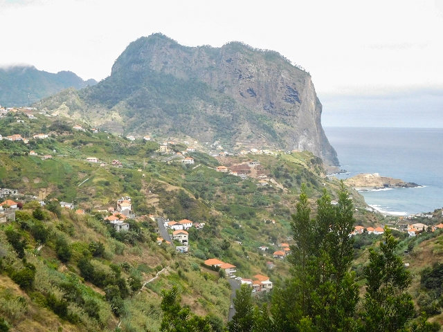 18 August 2017 Circuit above Porto da Cruz — Again on the Levada da Nozelha to the Levada da Portela and the water offtake — photo 4