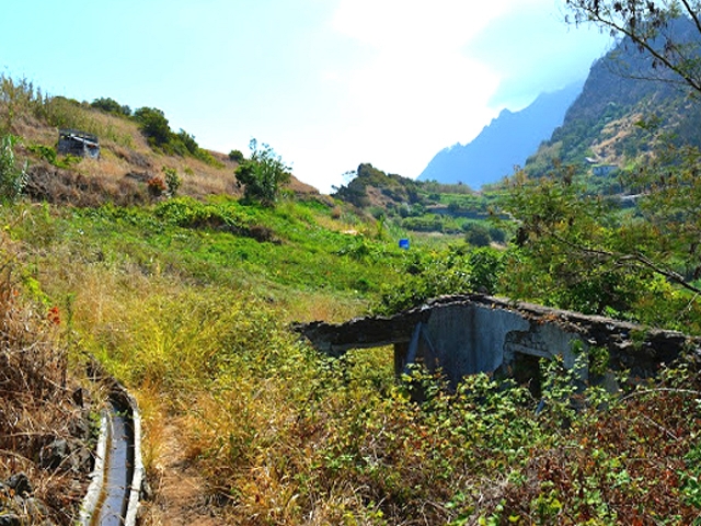 Levada do Poco do Arvoredo — Offen zum Speicherbecken — Foto 1