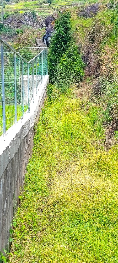 Levada da Fonte Grande — O curto troço a céu aberto da Levada da Fonte Grande — foto 7
