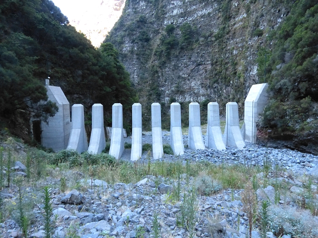 19 July 2015 Escadinhas do Menino Jesus — On in the stream bed of the Ribeira de Santa Luzia — photo 14