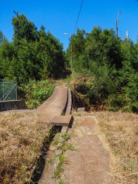 Levada do Pico do Arvoredo — Der alte Levadaverlauf der Levada da Azenha — Foto 2
