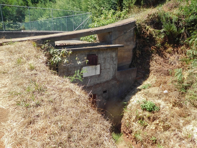 Levada do Pico do Arvoredo — Aktueller Beginn der Levada dos Zimbreiros beim Speichersee — Foto 1