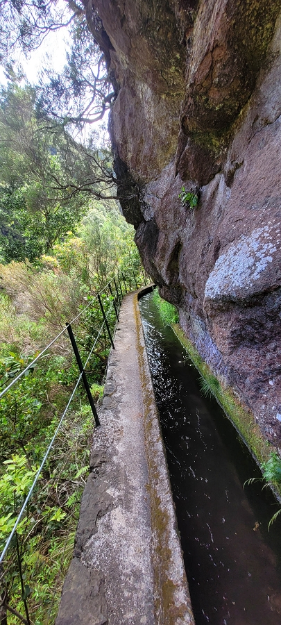 20 de junho de 2024 Túnel da Levada da Rocha Vermelha, a lagoa verde e o Furado Velho — Da entrada do túnel até à ponte — foto 6