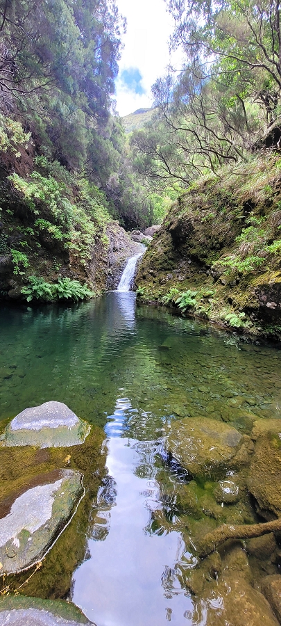 20 de junho de 2024 Túnel da Levada da Rocha Vermelha, a lagoa verde e o Furado Velho — Lagoa Verde — foto 5