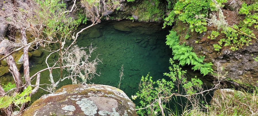 20 de junho de 2024 Túnel da Levada da Rocha Vermelha, a lagoa verde e o Furado Velho — Lagoa Verde — foto 7