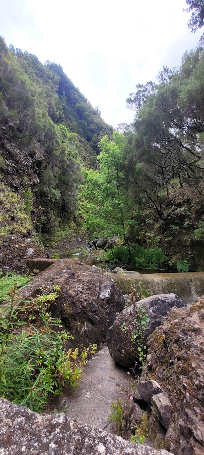 20 de junho de 2024 Túnel da Levada da Rocha Vermelha, a lagoa verde e o Furado Velho — Lagoa Verde — foto 9