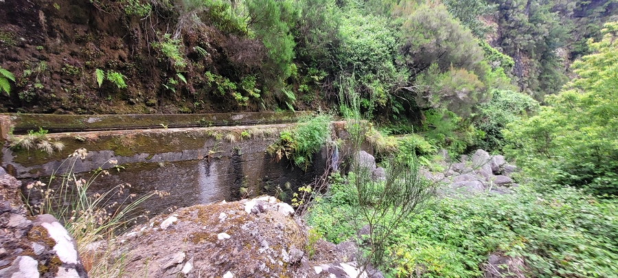20 de junho de 2024 Túnel da Levada da Rocha Vermelha, a lagoa verde e o Furado Velho — Lagoa Verde — foto 10