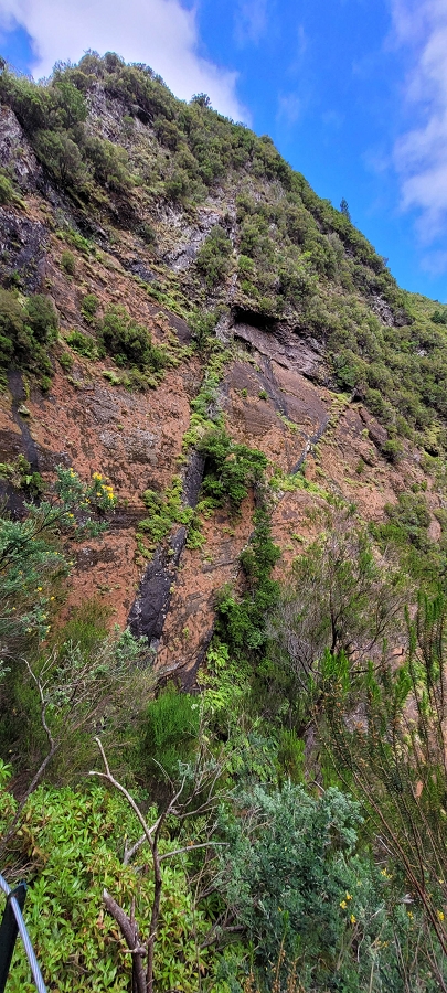 20 de junho de 2024 Túnel da Levada da Rocha Vermelha, a lagoa verde e o Furado Velho — Da entrada do túnel até à ponte — foto 4