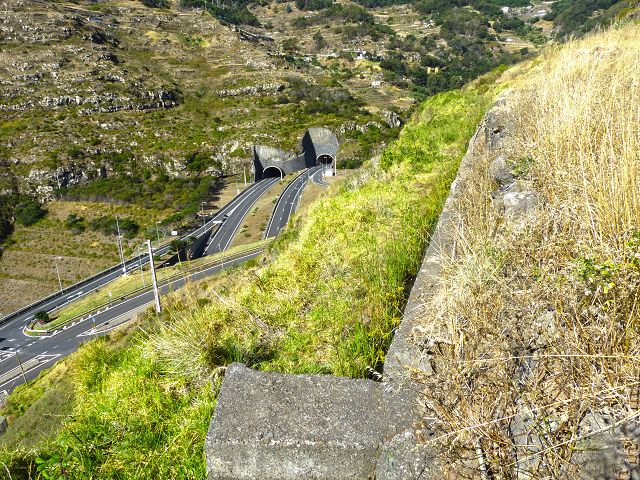 20.07.2014 Canical, Pico Castanho, Pico do Facho, Canical — Auf der Levada do Canical inf. und dem Hauptast zum Canicaltunnel — Foto 19