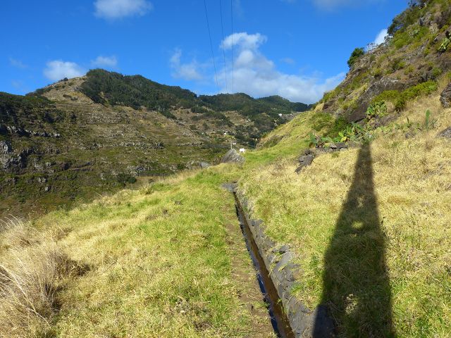 20.07.2014 Canical, Pico Castanho, Pico do Facho, Canical — Auf der Levada do Canical inf. und dem Hauptast zum Canicaltunnel — Foto 6
