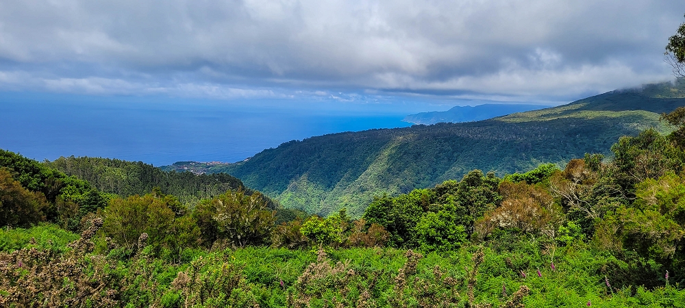 21 June 2022 Beautiful loop via the Levada do Brasileiro and dos Moinhos — Final view from the Lagoa do Bardo — photo 1