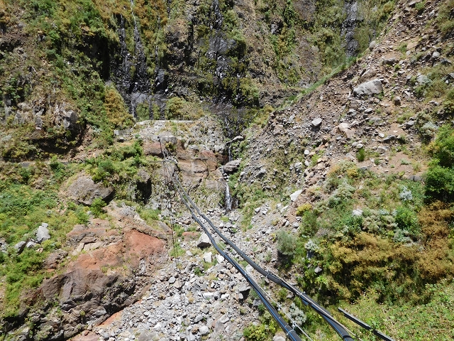 21.07.2015 Cascalho von Pedras, Levada das Rabaças und Lombo do Mouro — Im westlichen Cascalho-Kessel — Foto 10