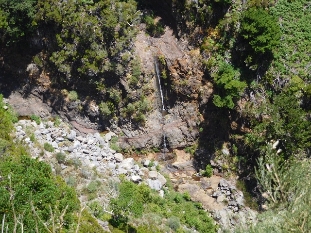 21.07.2015 Cascalho von Pedras, Levada das Rabaças und Lombo do Mouro — Zurück auf der Levada das Rabacas zum Tunnel — Foto 8