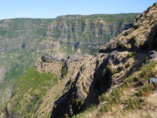 21.07.2015 Cascalho von Pedras, Levada das Rabaças und Lombo do Mouro — Von Pedras zum Einstieg in den Cascalho — Foto 14