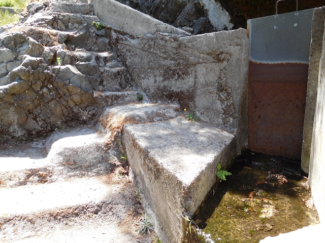21.07.2015 Cascalho von Pedras, Levada das Rabaças und Lombo do Mouro — Aufstieg zur 'Sergio'-Tafel — Foto 3