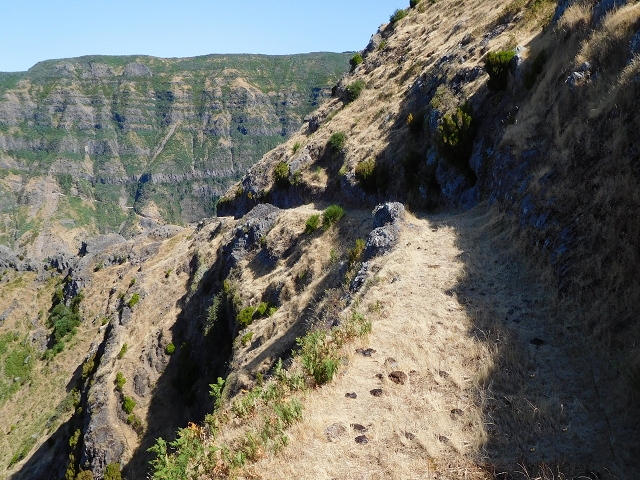 21.07.2015 Cascalho von Pedras, Levada das Rabaças und Lombo do Mouro — Von Pedras zum Einstieg in den Cascalho — Foto 16